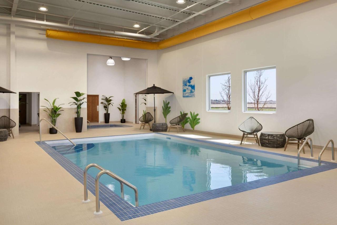 Microtel Inn And Suites By Wyndham Weyburn Exterior photo