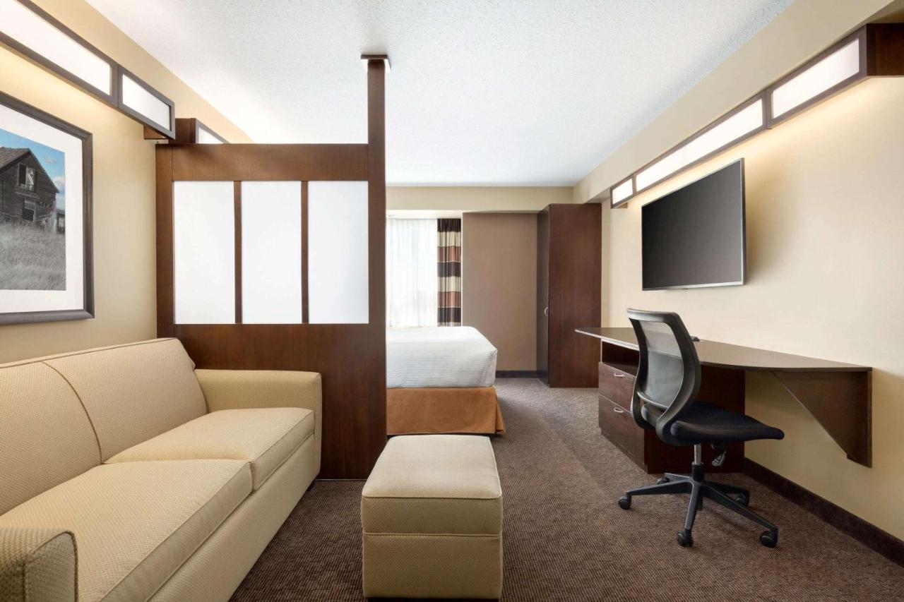 Microtel Inn And Suites By Wyndham Weyburn Exterior photo
