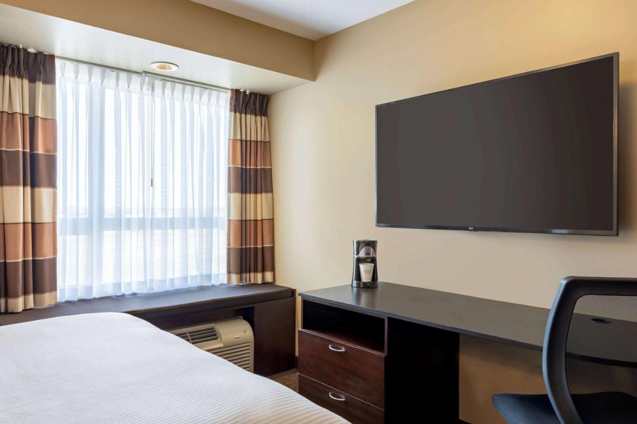 Microtel Inn And Suites By Wyndham Weyburn Exterior photo